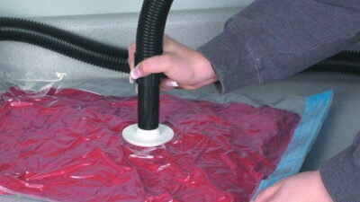 cách hút chân không quần áo tại nhà