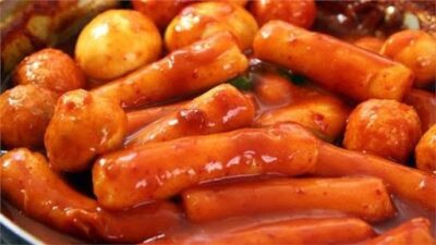 Làm nước sốt Tokbokki