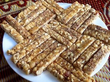 cách làm kẹo lạc bằng đường trắng