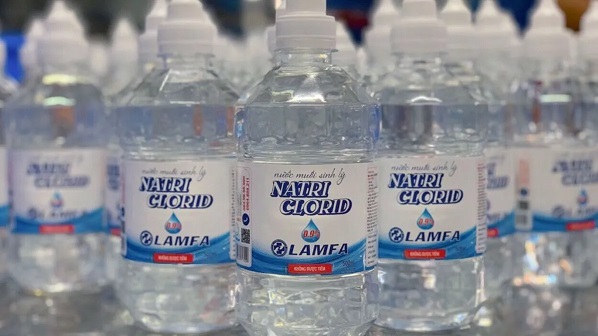 Tìm Hiểu Quy Trình Sản Xuất Nước Muối Sinh Lý Natri Clorua 0.9% 5 Bước 3: Hòa tan muối vào nước