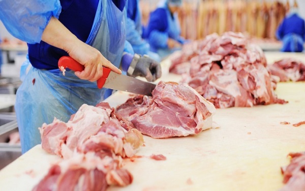 Quy trình sản xuất thịt heo đông lạnh tiêu chuẩn, đảm bảo vệ sinh 7 Pha lóc và đóng gói thịt
