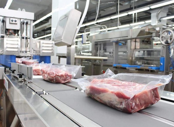 Quy Trình Sản Xuất Thịt Xông Khói Công Nghiệp 5 Bước 1 - Sơ chế nguyên liệu