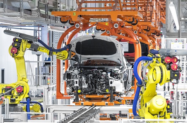 Robot Công Nghiệp Là Gì? Phân Loại Và Ứng Dụng Trong Sản Xuất Hiện Đại 9 Robot trong ngành sản xuất ô tô