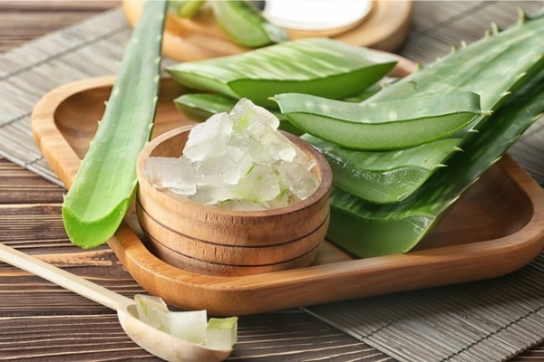 Quy Trình Sản Xuất Nước Nha Đam Quy Mô Công Nghiệp 7 Bước 2 - Cắt hạt lựu và xử lý CaCl2