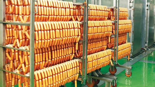 Quy Trình Sản Xuất Xúc Xích Xông Khói Từ A-Z 9 Bước 6 - Xông khói tạo hương vị đặc trưng