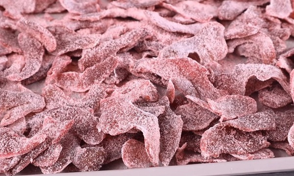 Mứt gừng thái lát đỏ