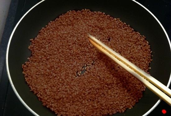 Cách làm gạo lứt sấy bằng phương pháp thủ công