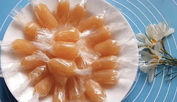 Cách Làm Mứt Mãng Cầu Sấy Dẻo Thơm Ngon, Hấp Dẫn Ngay Tại Nhà 7 Bước 4: Sấy mứt và bảo quản