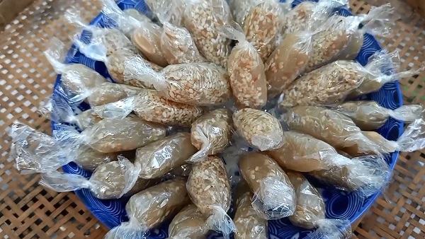 Cách Làm Mứt Mãng Cầu Sấy Dẻo Thơm Ngon, Hấp Dẫn Ngay Tại Nhà 8 Mứt mãng cầu với mè