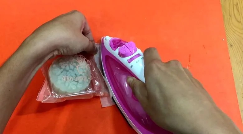 Cách hàn miệng túi bằng bàn là (bàn ủi)