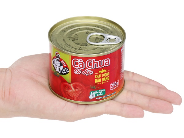 Đóng nắp hộp cà chua cô đặc