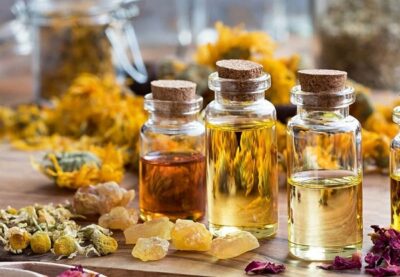 Tinh Dầu Là Gì? Lợi Ích Sức Khỏe Và Các Loại Tinh Dầu Phổ Biến
