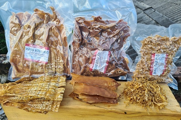 Làm nguội và đóng gói măng khô
