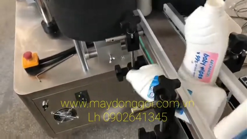 Đầu tư máy dán tem nhãn mang lại lợi ích gì cho doanh nghiệp sản xuất?