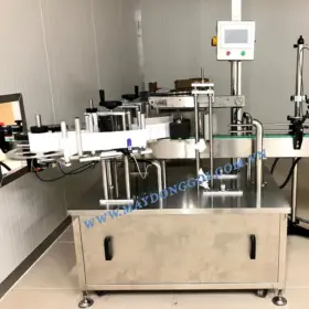 Máy dán nhãn là gì? Cấu tạo, nguyên lý hoạt động và ứng dụng thực tiễn